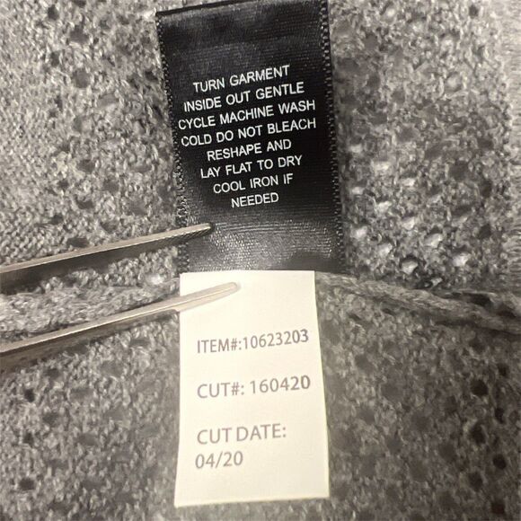 Torrid Gray Heart Print Knit Sweater Size 0 Short Sleeve V-Neck Pullover - Picture 7 of 7